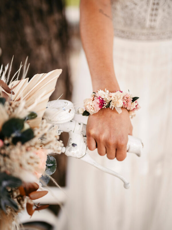 Pulsera con hortensias